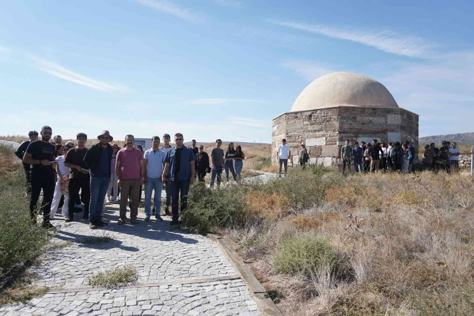 PAÜ Coğrafya Bölümü öğrencileri Çivril’de arazi çalışması gerçekleştirdi