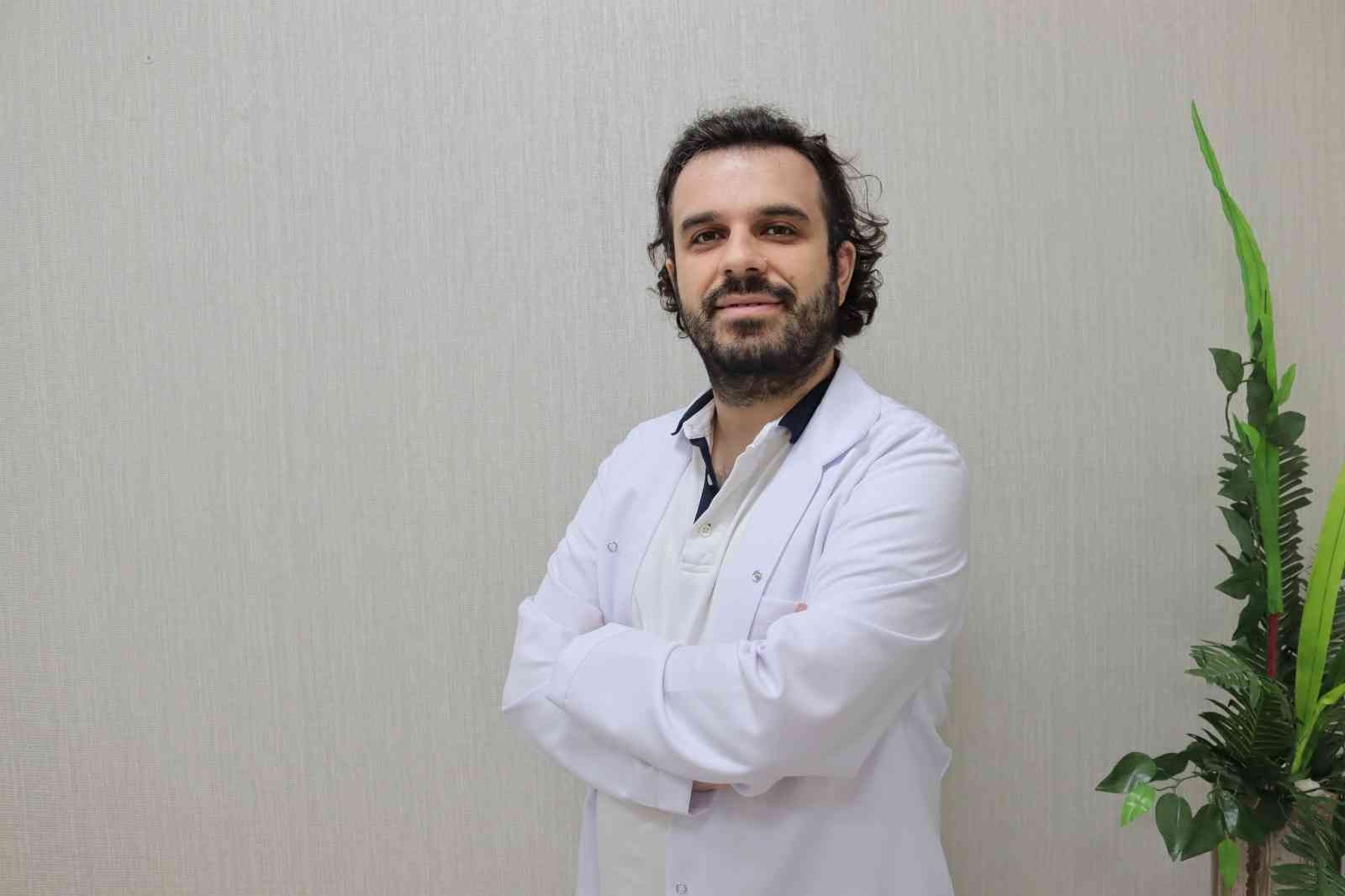 Paket yiyecekler, doymuş yağ ve aşırı süt tüketimi akne oluşumunu tetikliyor