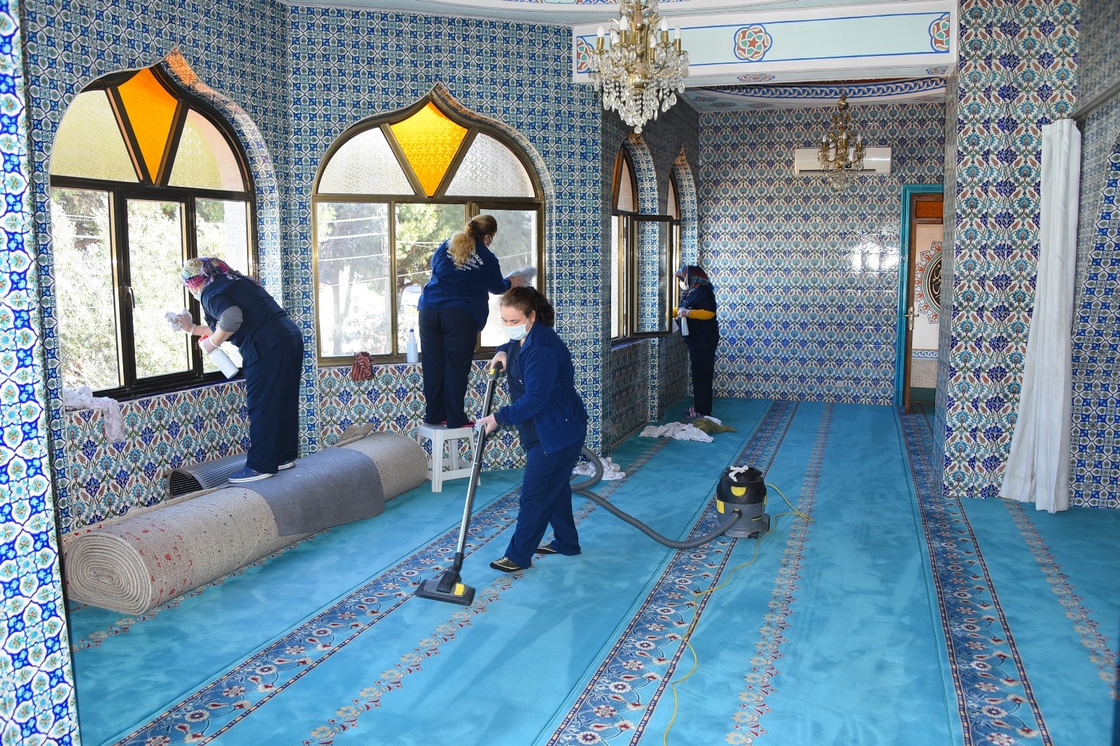 Salihli Belediyesi camileri Ramazan’a hazırladı