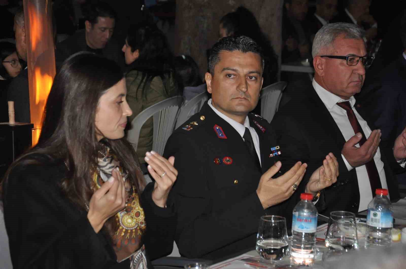 Salihli jandarma, şehit aileleri ve gazileri iftar sofrasında ağırladı