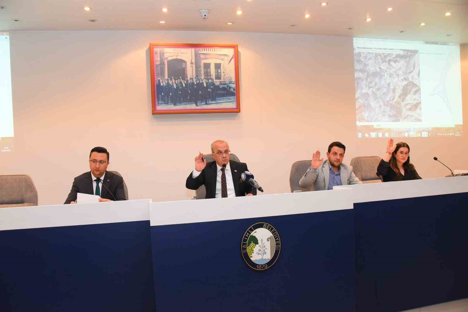 Salihli’de 3 şehidin ismi köprü ve parka verildi