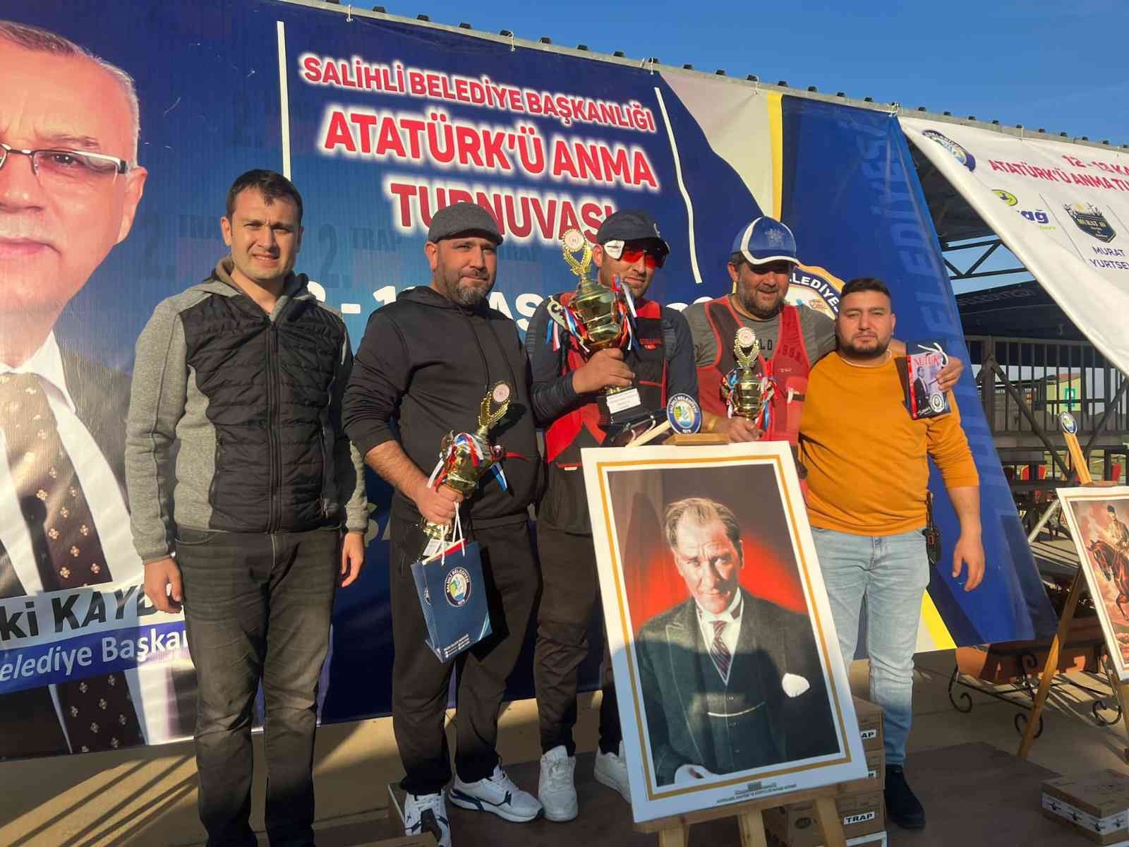 Salihli’de Atatürk’ü Anma Turnuvası’nda dereceye girenlere ödül