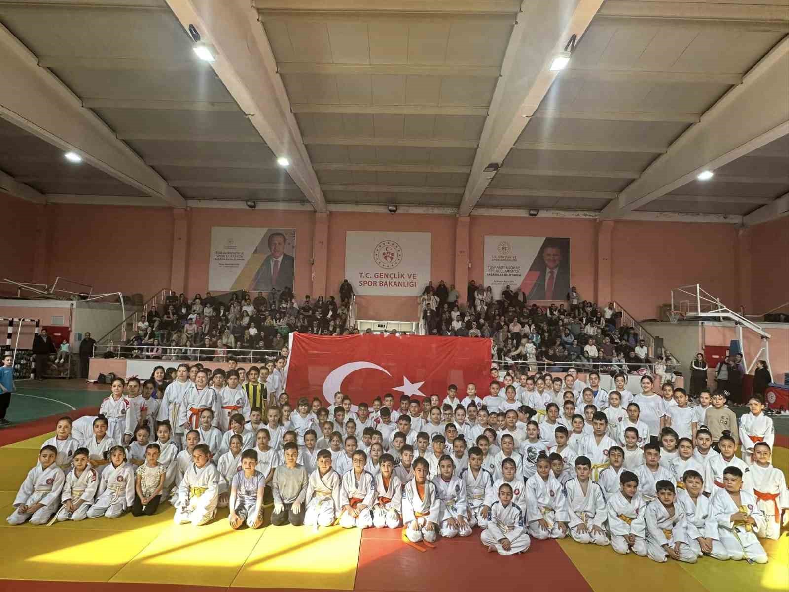Salihli’de Çanakkale Deniz Zaferi’nin 110. yıl dönümüne özel turnuva