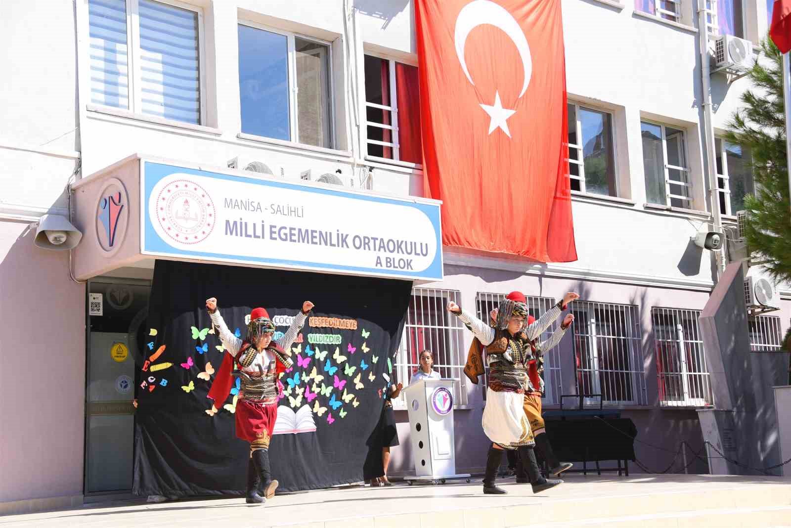 Salihli’de İlköğretim Haftası’na coşkulu kutlama