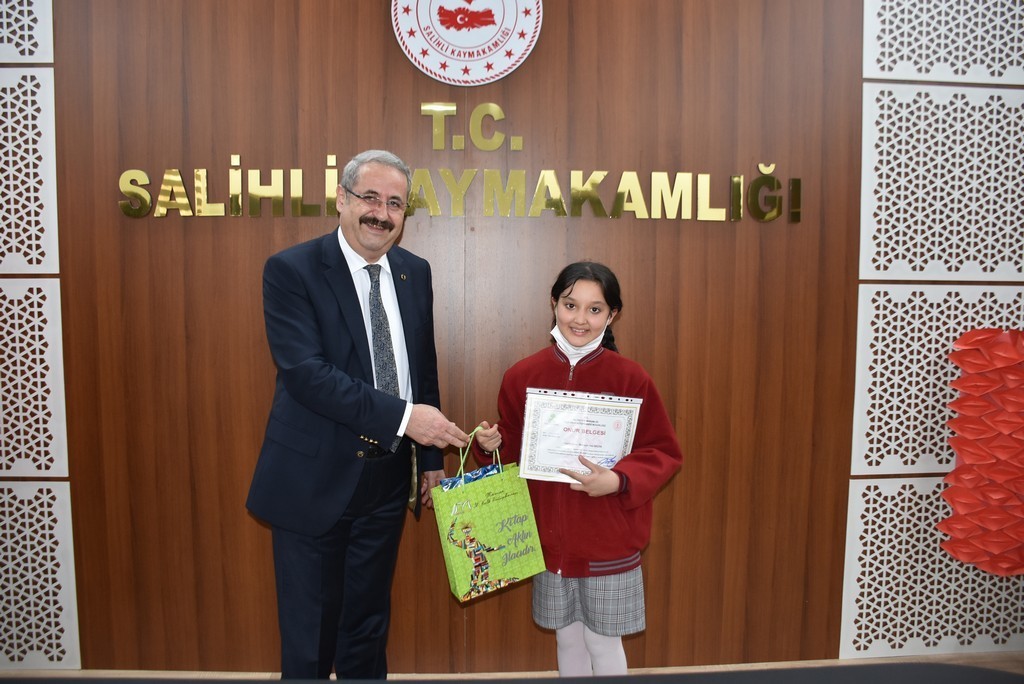 Salihli’de en çok kitap okuyanlar ödüllendirildi