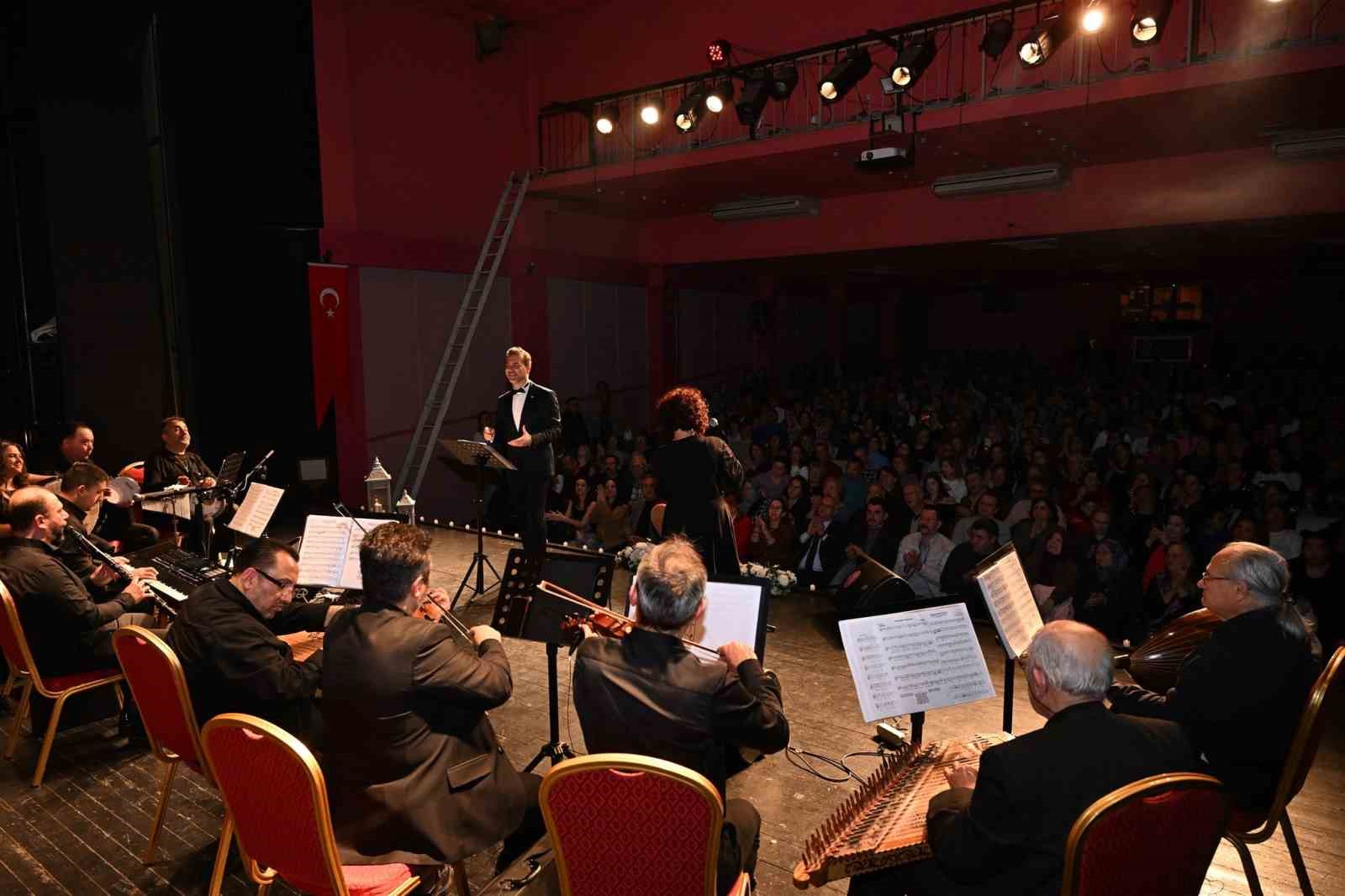 Salihli’de gönüller sevda şarkılarıyla şenlendi