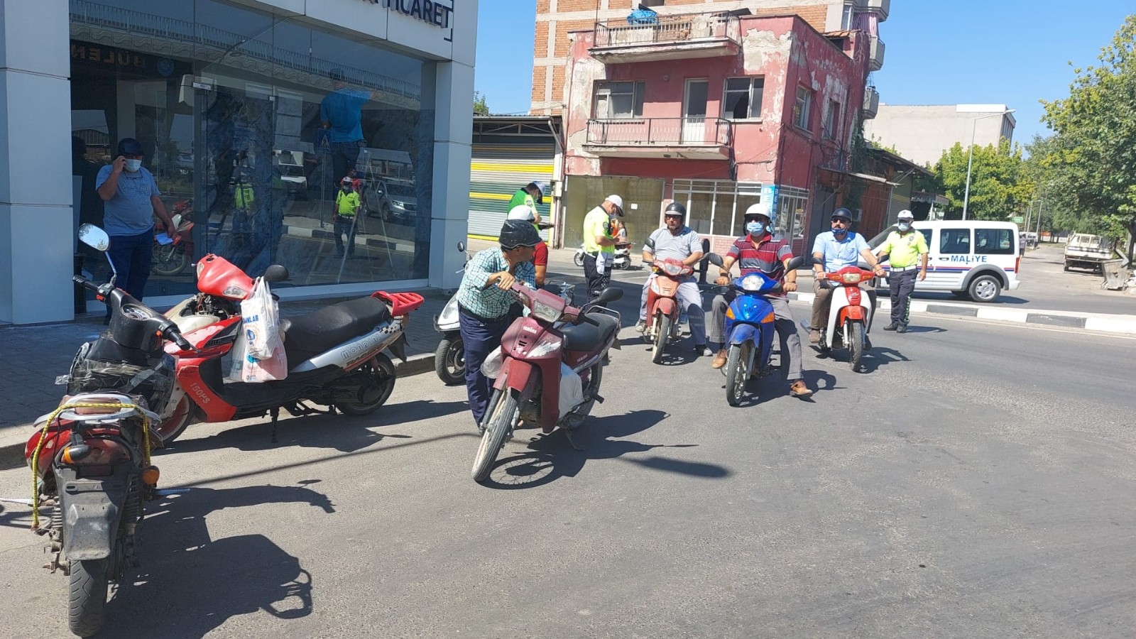 Salihli’de motosiklet denetimleri aralıksız sürüyor