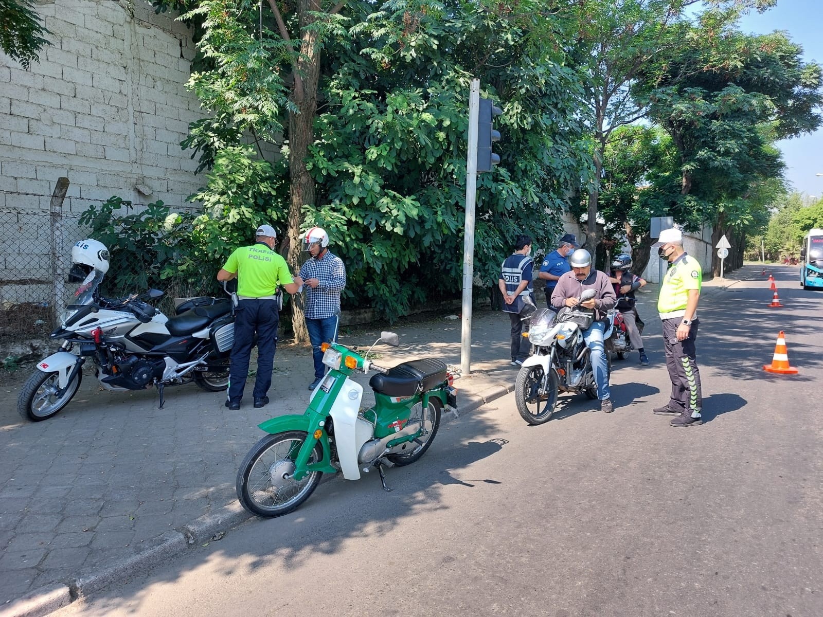 Salihli’de motosiklet sürücülerine sıkı denetim