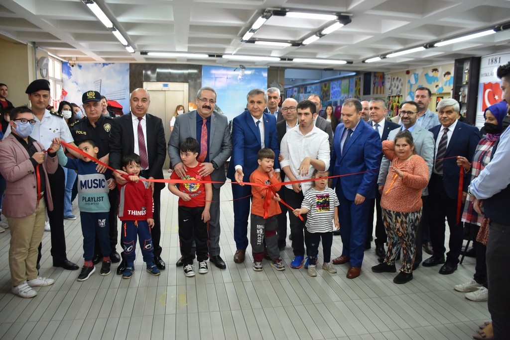 Salihli’de özel öğrencilerden özel sergi