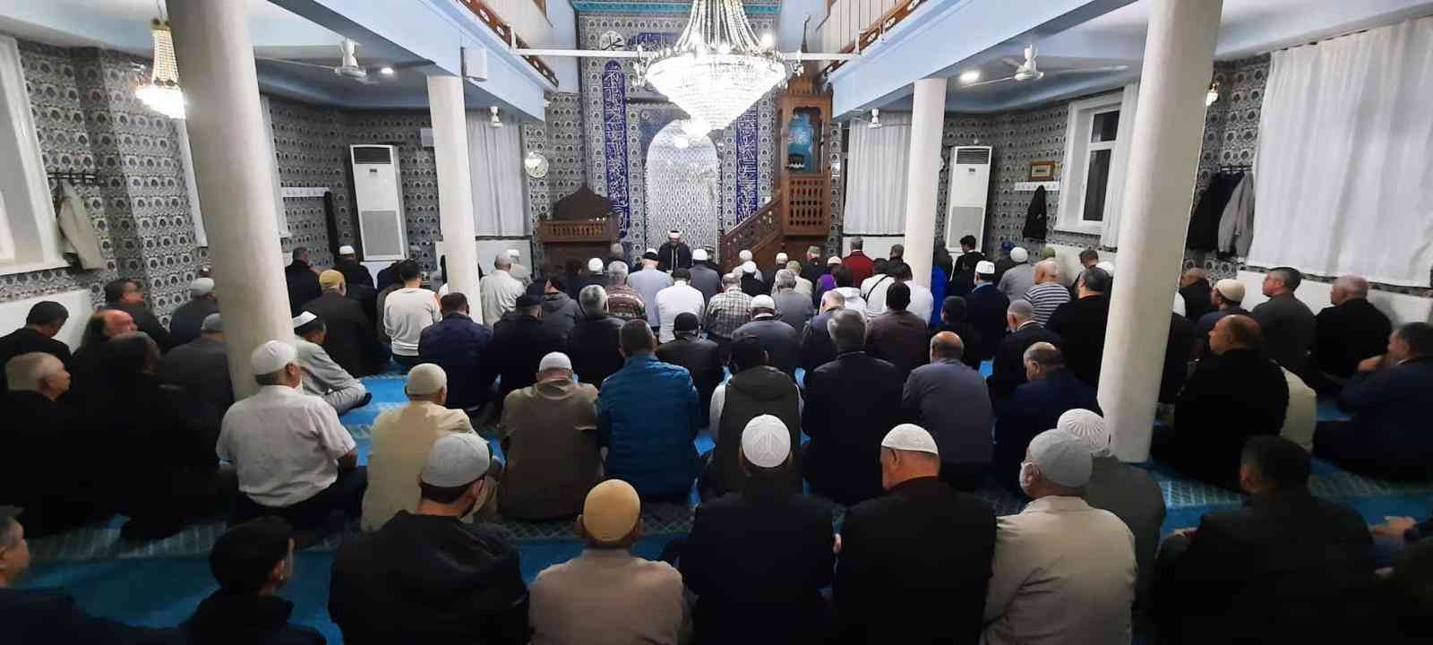 Salihli’de sabah namazında Kur’an-ı Kerim ziyafeti