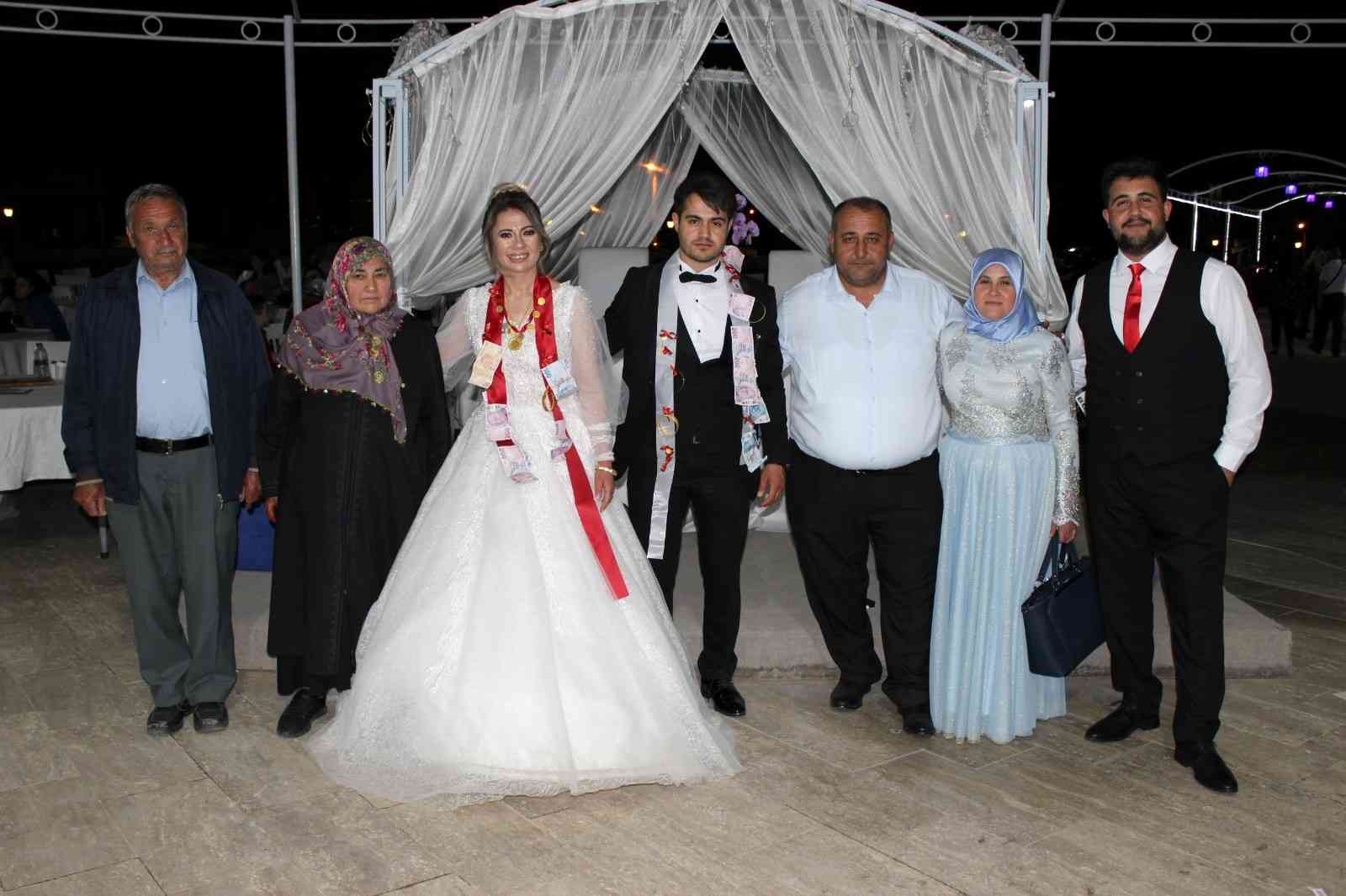 Salihli’de şehit kardeşi dünya evine girdi