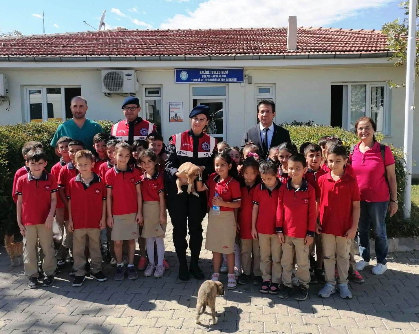 Salihli’de sokak hayvanları unutulmadı