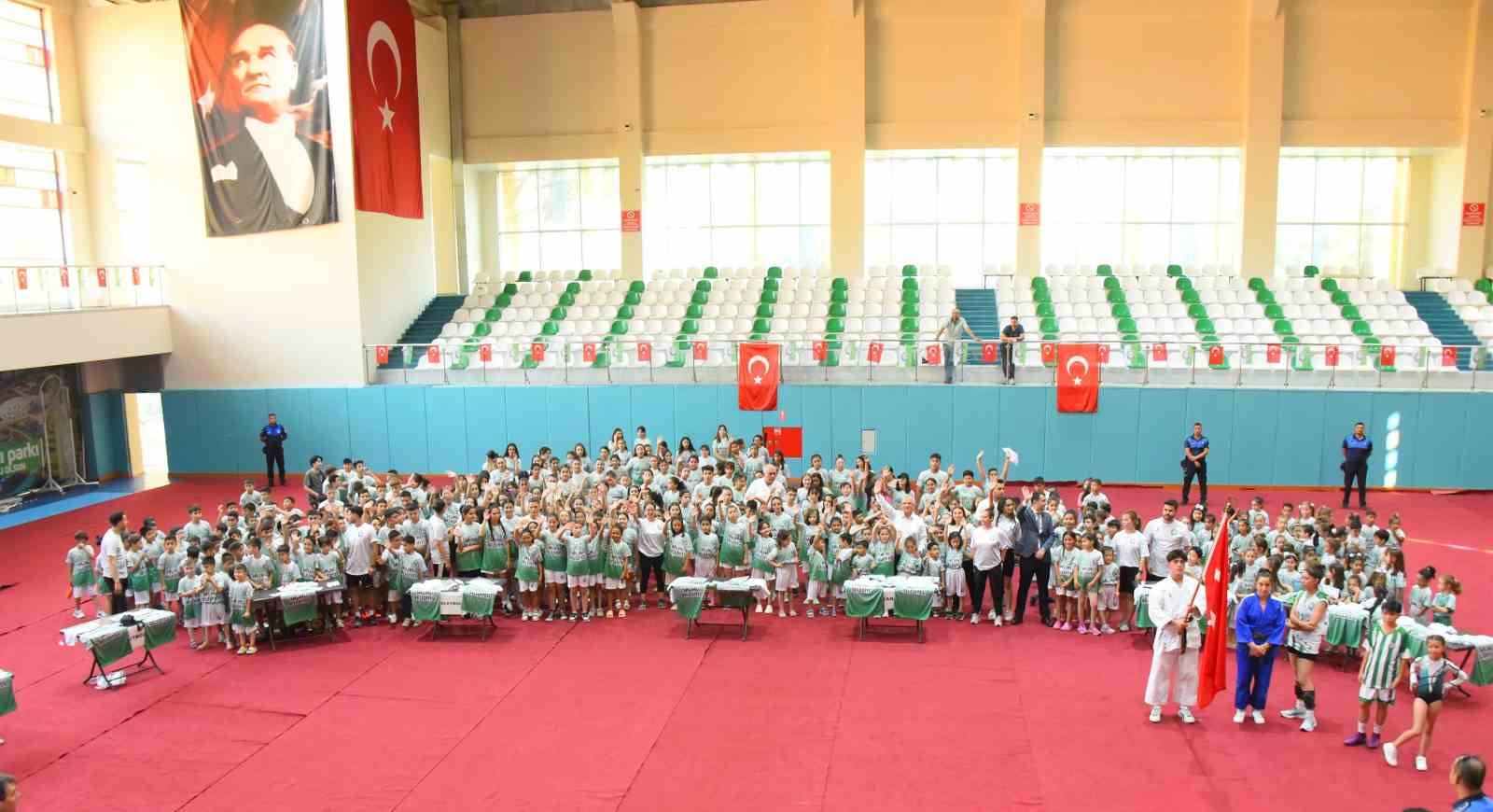 Salihli’de yaz spor kursu 2 bin öğrenci ile başladı