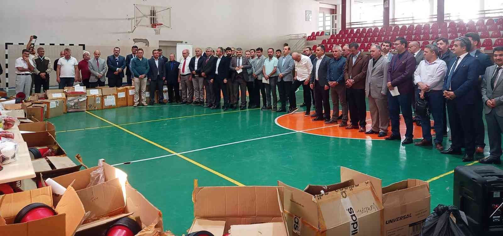 Salihli’deki 58 okulun spor malzemesi Gençlik ve Spor Bakanlığı’ndan