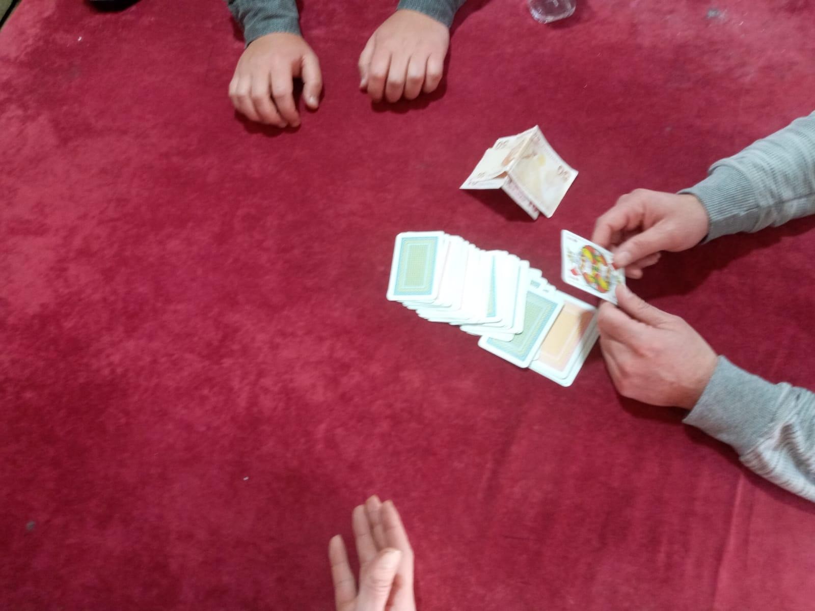 Sarıgöl’de emniyetten uyuşturucu ve kumar operasyonu