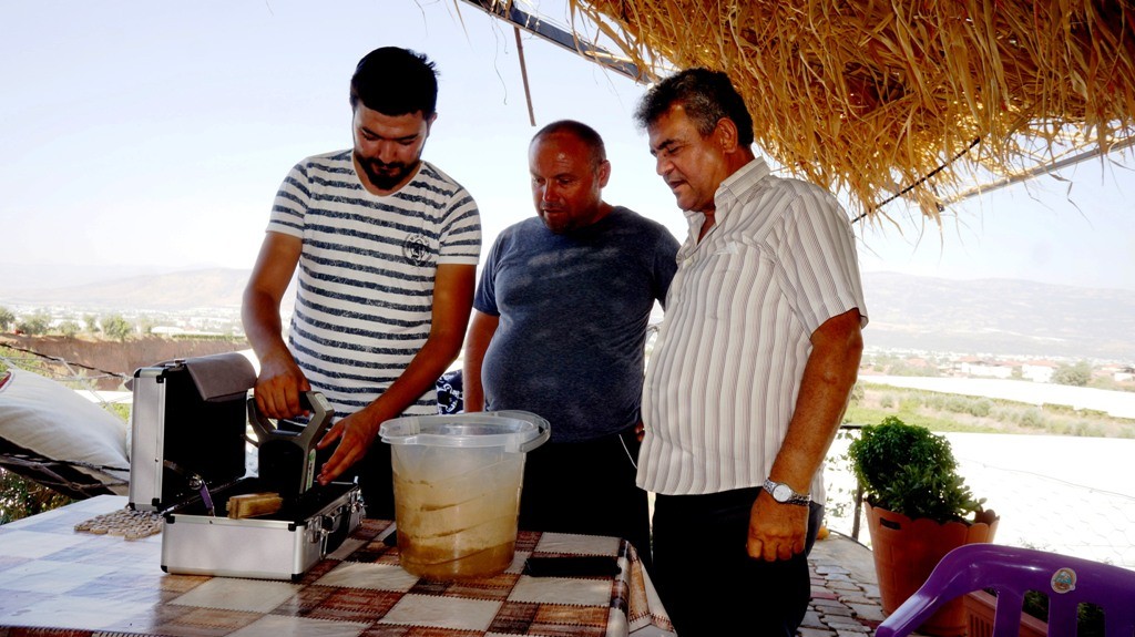 Sarıgöl’de hızlı toprak tahlili tanıtıldı