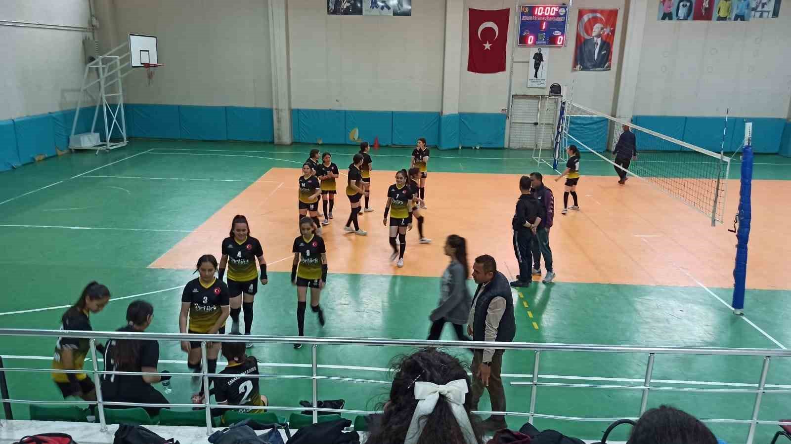 Sarıgöl’de kızlar arası voleybol turnuvası başladı