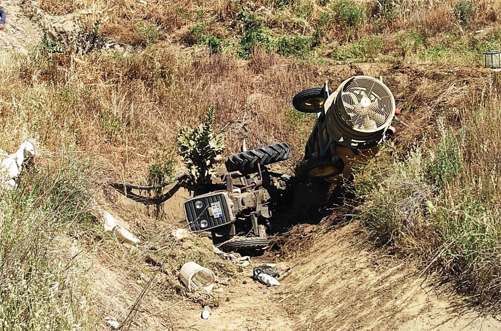 Sarıgöl’de traktör devrildi: 1 yaralı