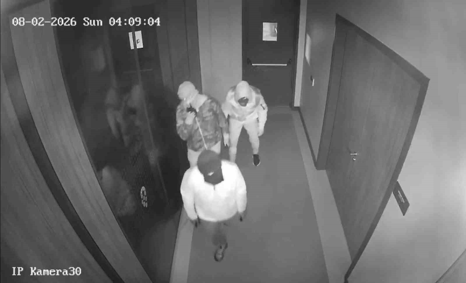 Saruhanlı’daki fabrika soygunu güvenlik kameralarına yansıdı