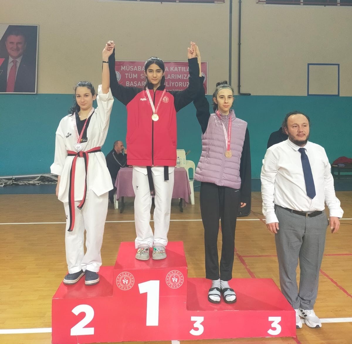 Şehzadeler Belediyesinin tekvandocularından büyük başarı