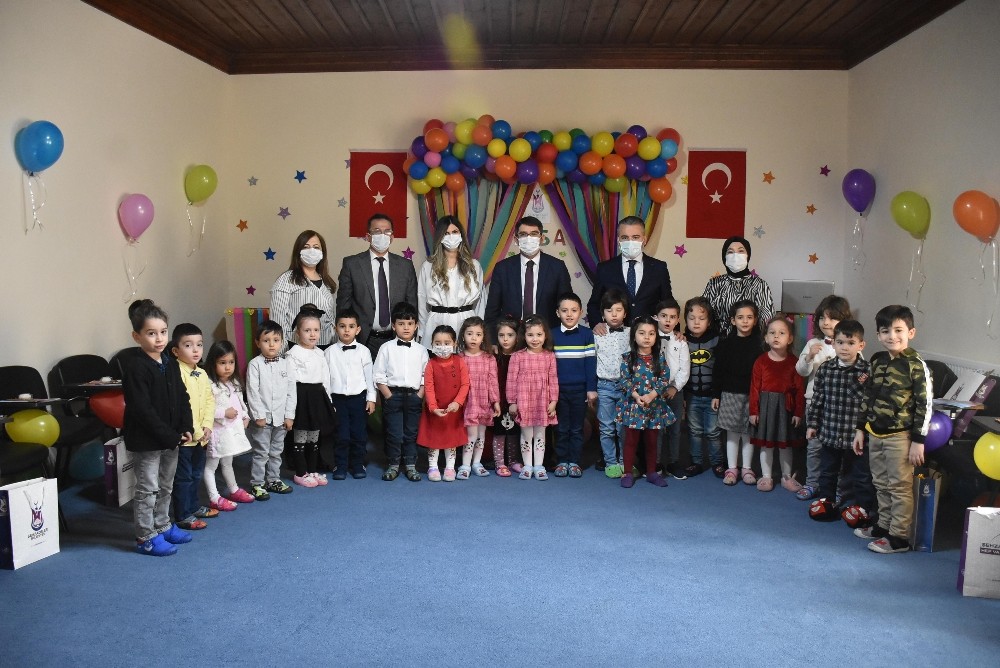 Şehzadeler’in minikleri karnelerini törenle aldı