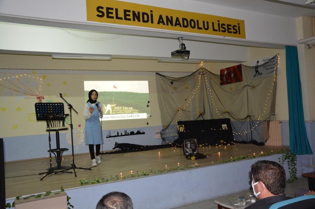 Selendi Anadolu Lisesinden ’Şiir Şifadır’ dinletisi