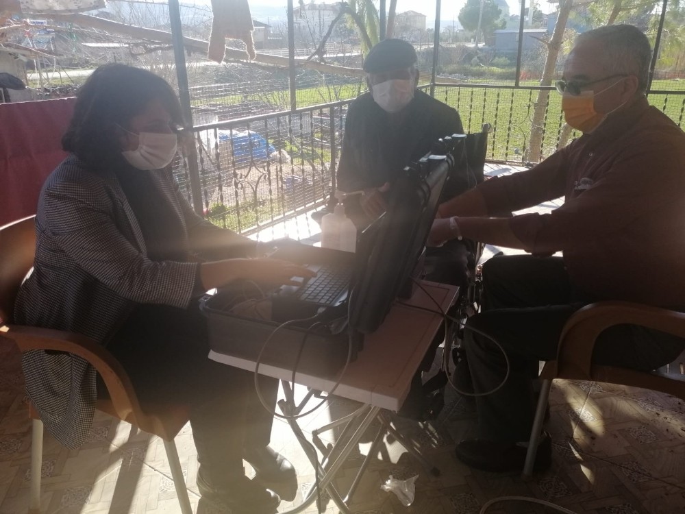 Selendi’de ’Adreste nüfus hizmeti’ devam ediyor