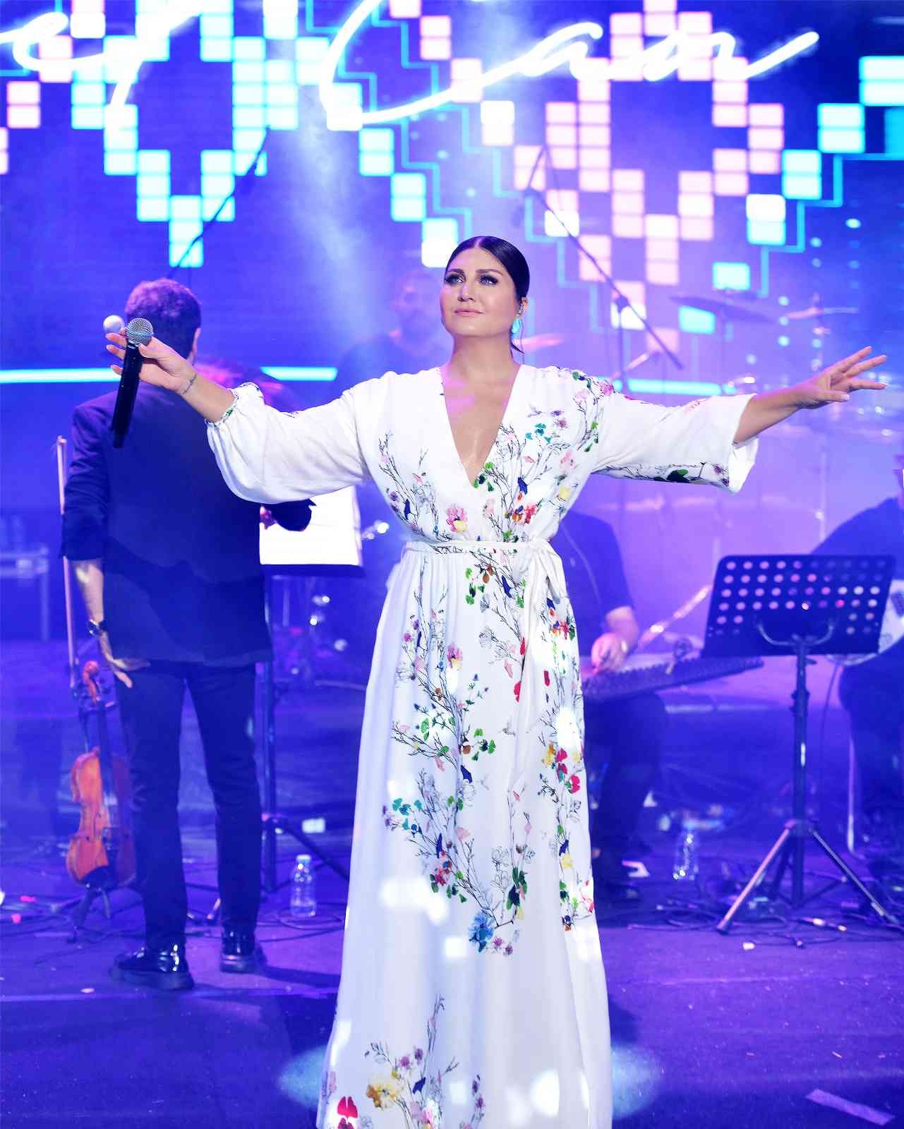 Sibel Can Bodrum’u coşturdu