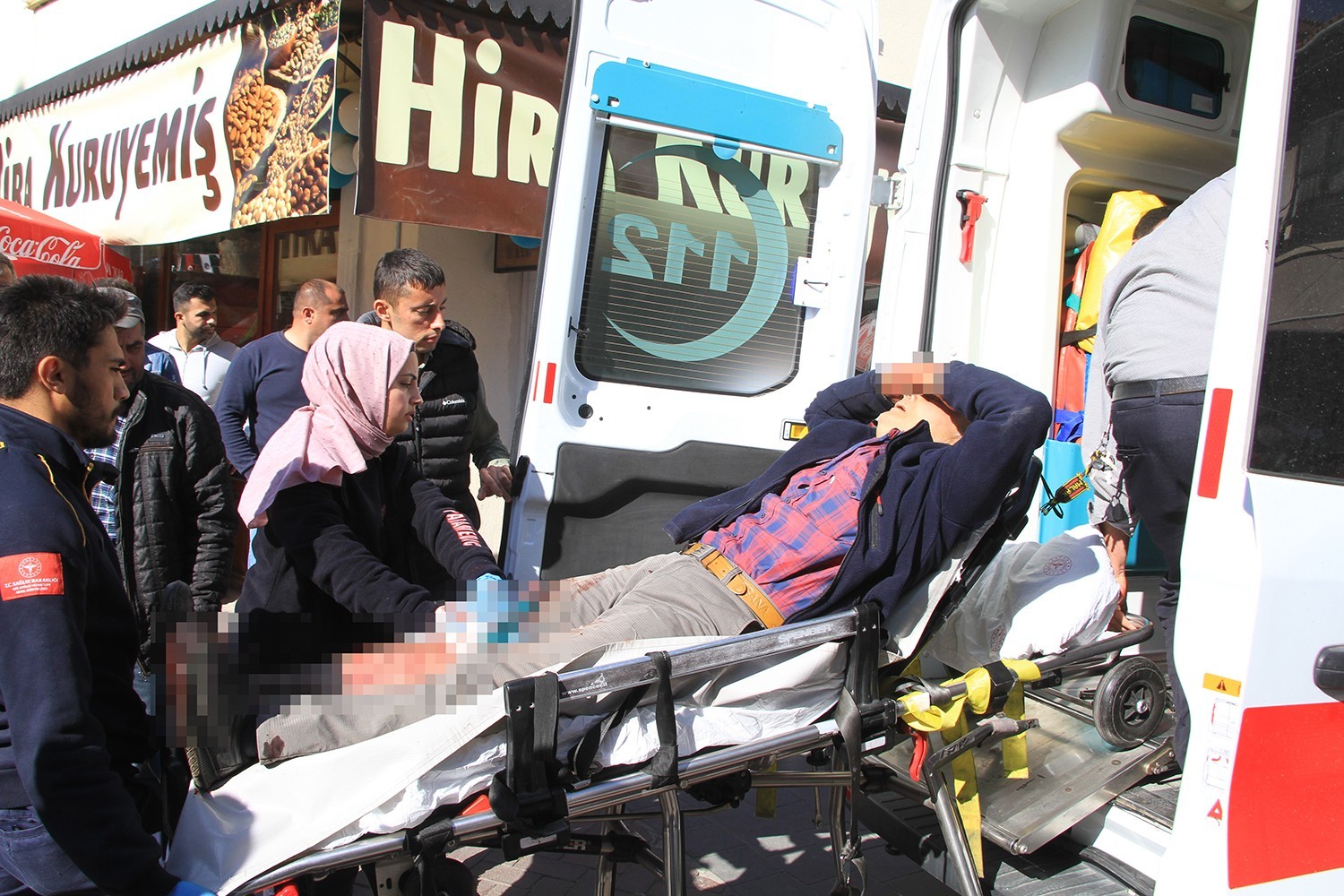 Silahlı kavgada baba ve oğlunu yaralayan şüpheli yakalandı