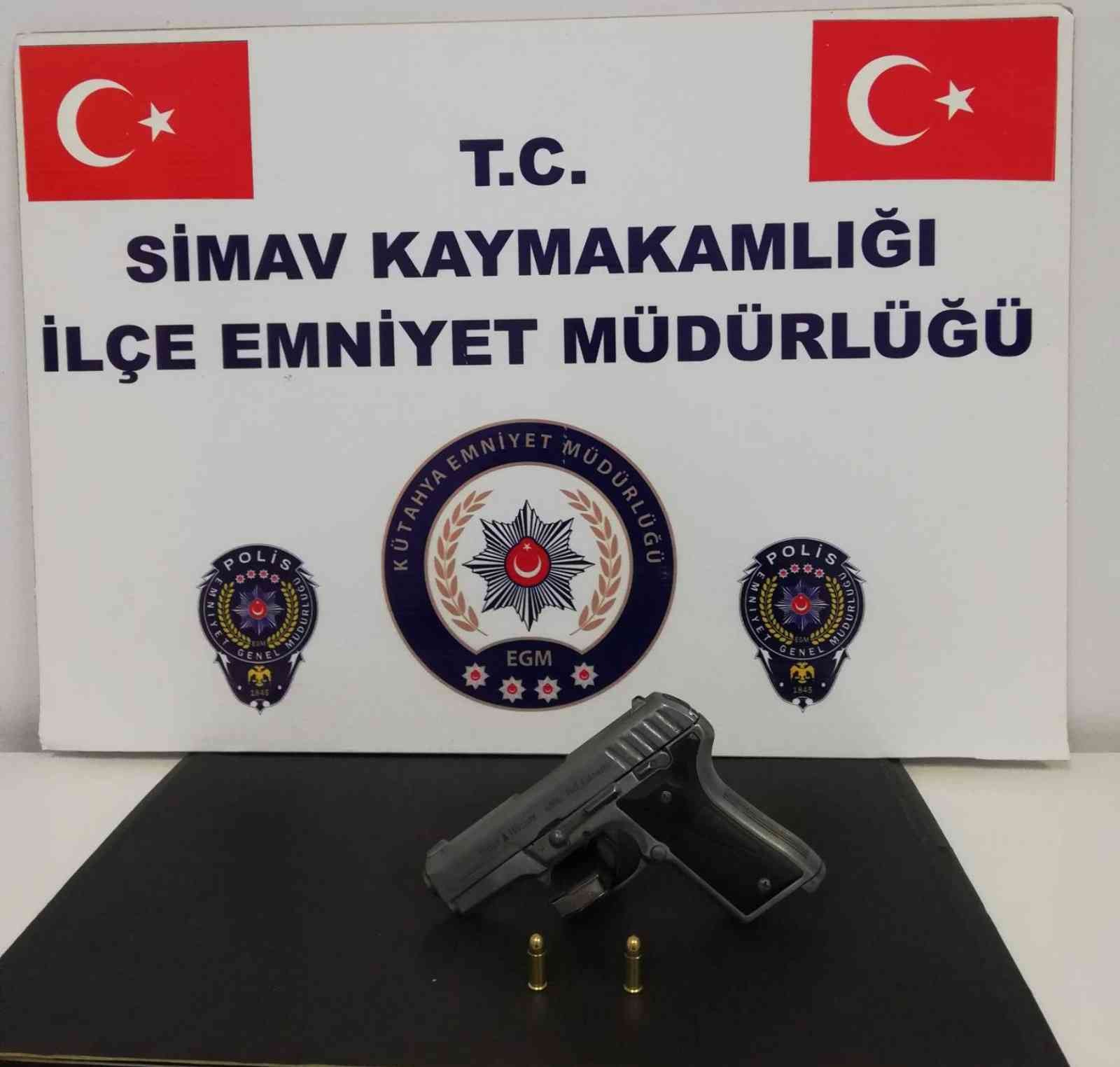 Simav’da alkollü ve silahlı sürücü kovalamaca sonucu yakalandı