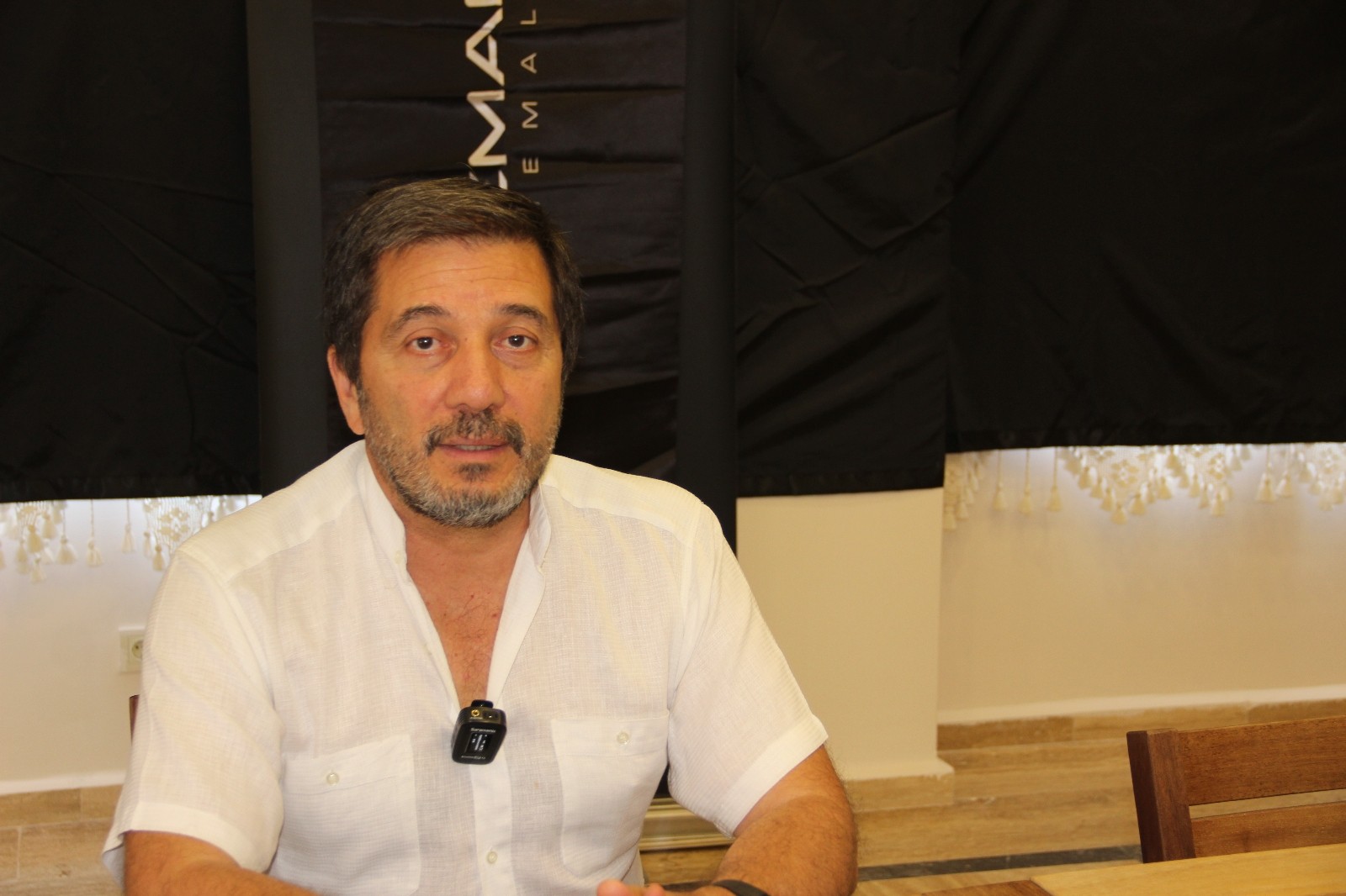 Sinemaların açılışı öncesi tüm personeliyle kamp yaptı