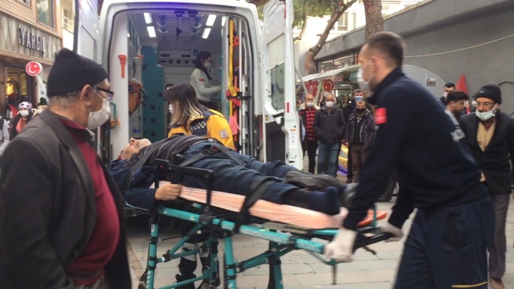 Sokakta bayılan yaşlı adam hastanede hayatını kaybetti