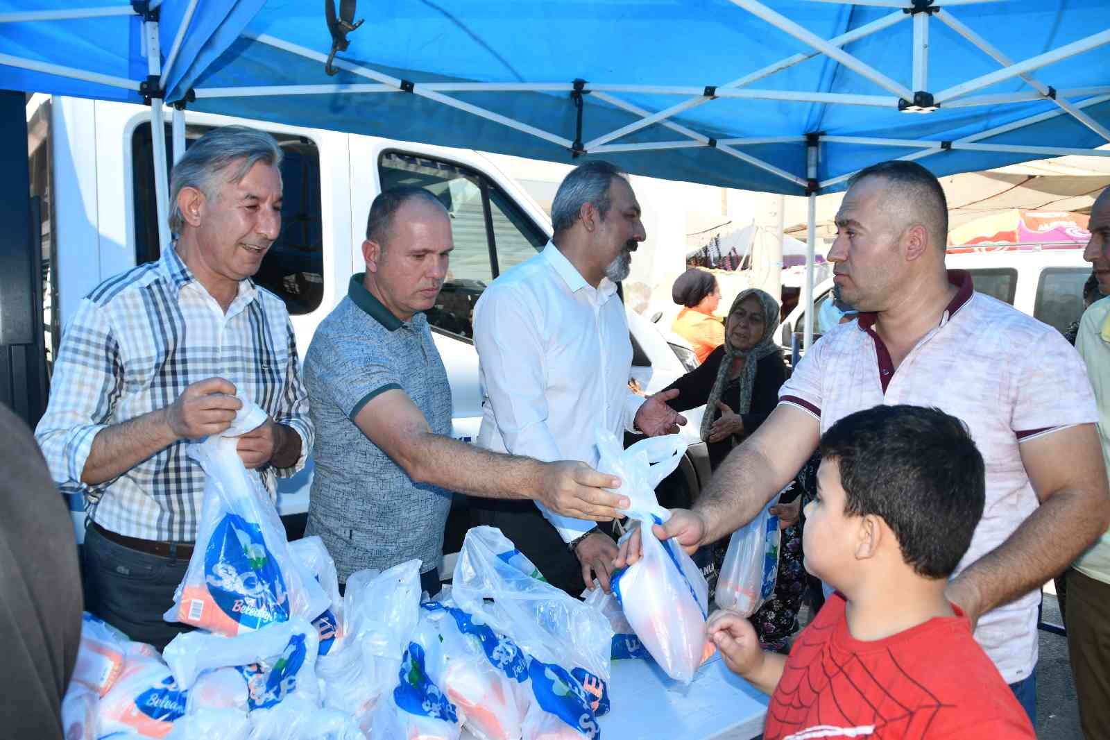 Söke Belediyesi, ürettiği unu vatandaşlara dağıtıyor