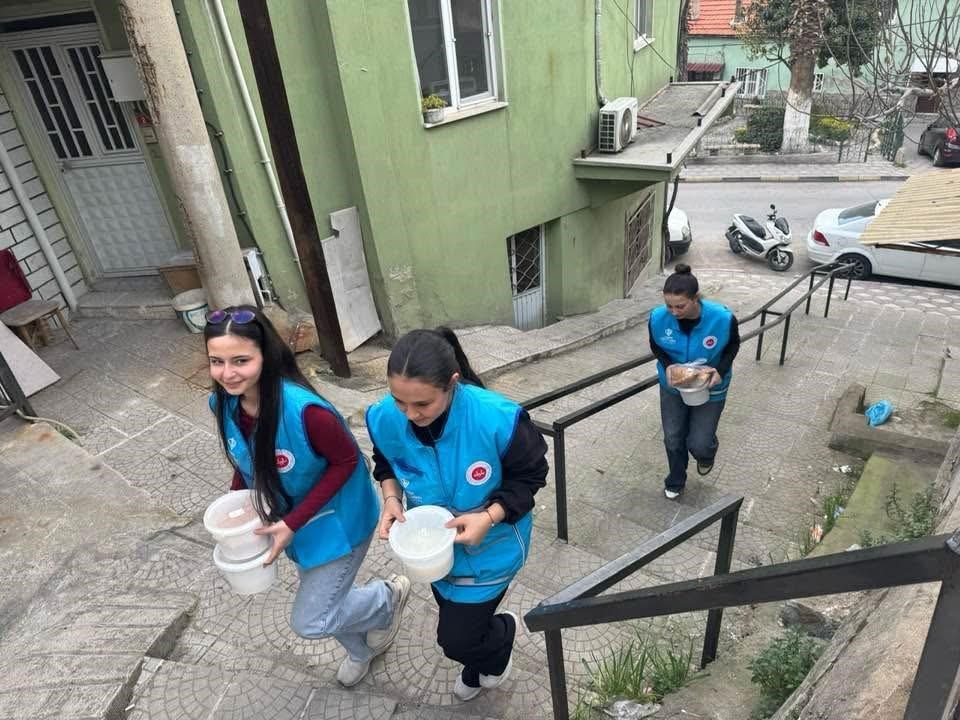 Somalı gençler Ramazan bereketini paylaştı