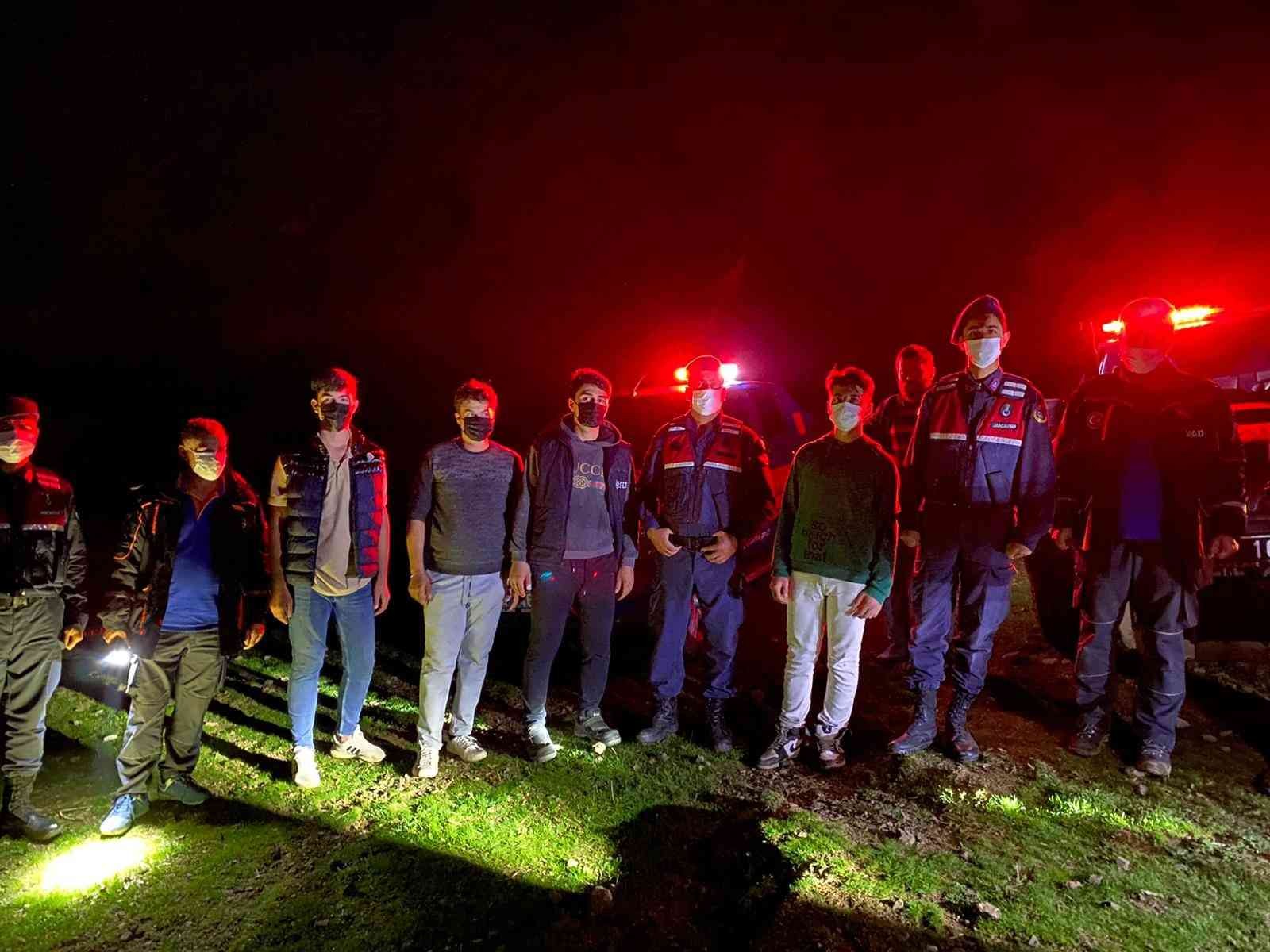 Spil Dağında mahsur kalan 4 genç jandarma tarafından kurtarıldı