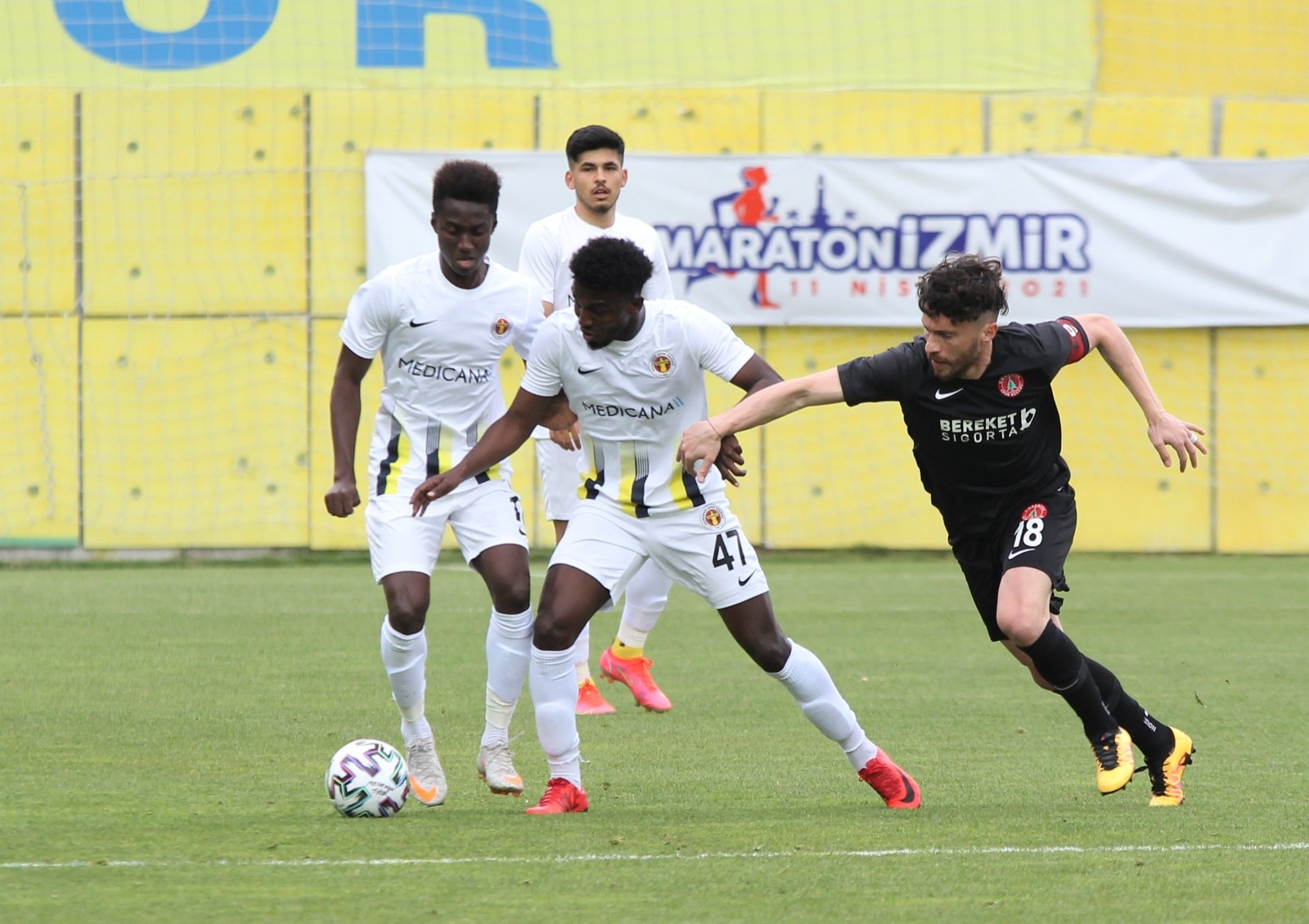 TFF 1. Lig: Menemenspor: 1 – Ümraniyespor: 1