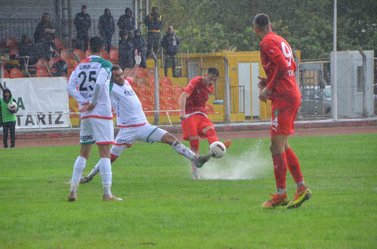 TFF 3. Lig: Efeler 09 SFK: 2 – Karşıyaka: 3