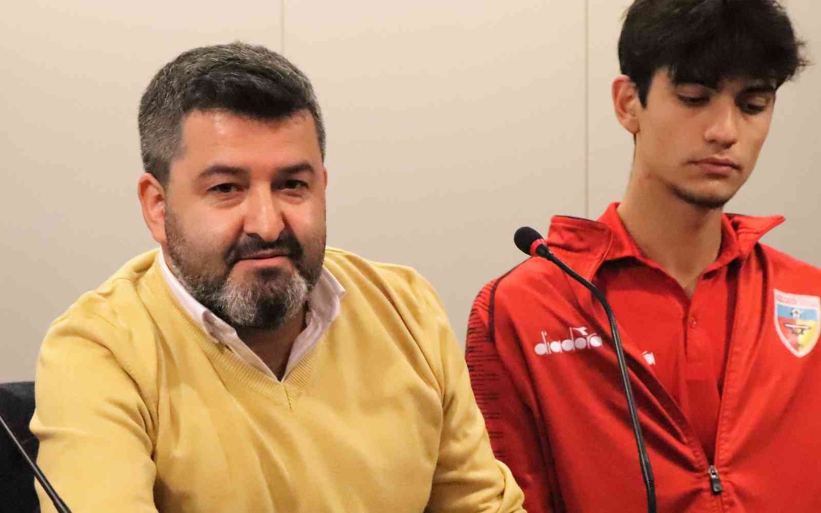 Taraftara kızan Başkandan tepki; “Kulübün anahtarını muhtara mı teslim edeyim”