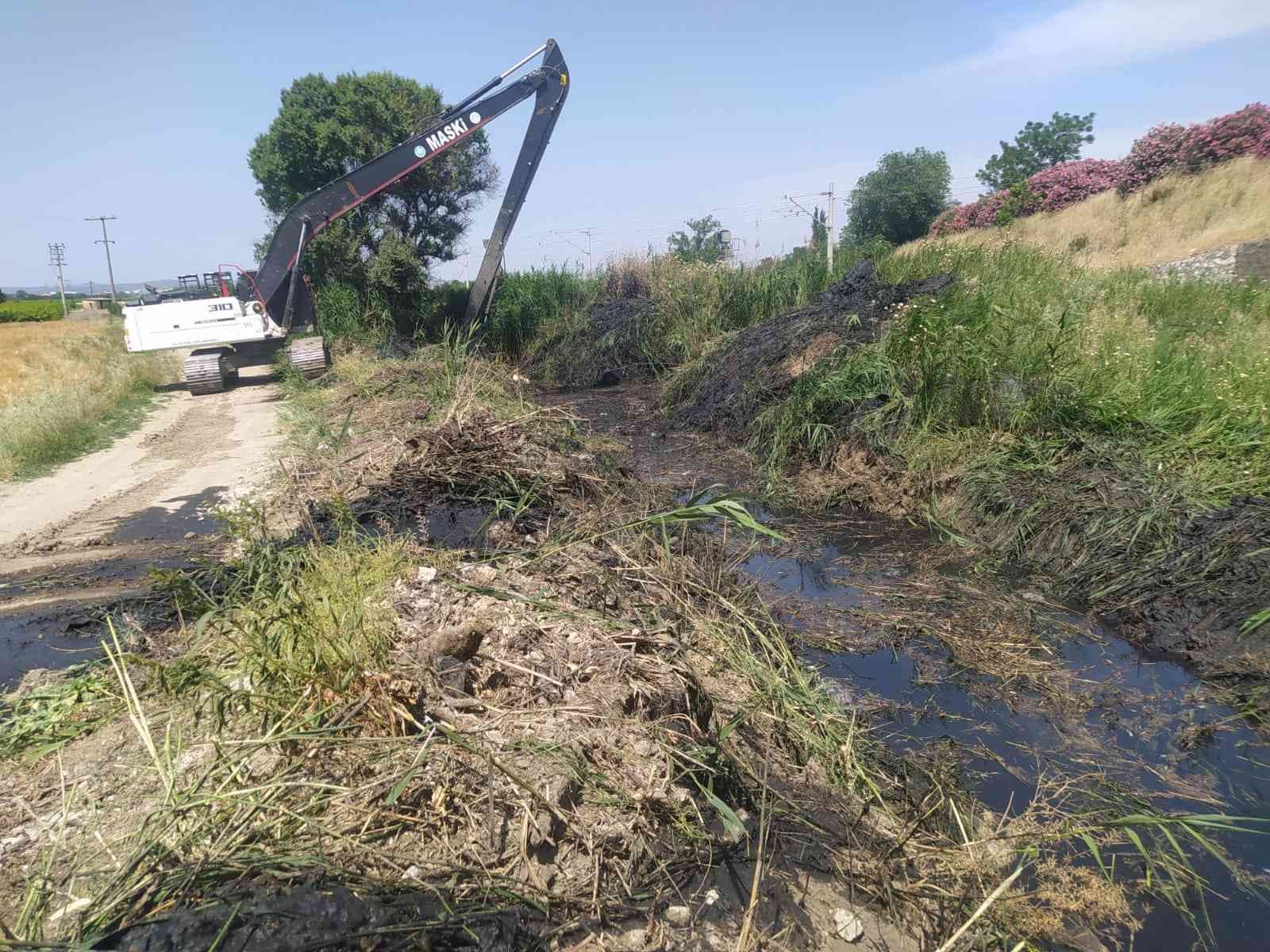 Taşkın riski taşıyan dere temizlendi