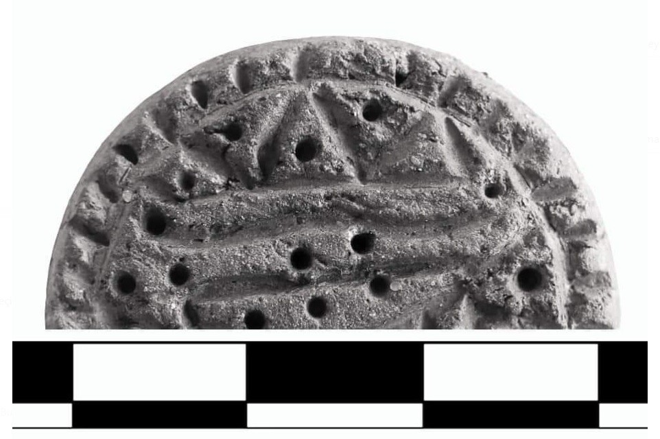 Tavşanlı’daki kazılarda 3 bin 300 yıllık mühür ve hançer gün yüzüne çıkartıldı