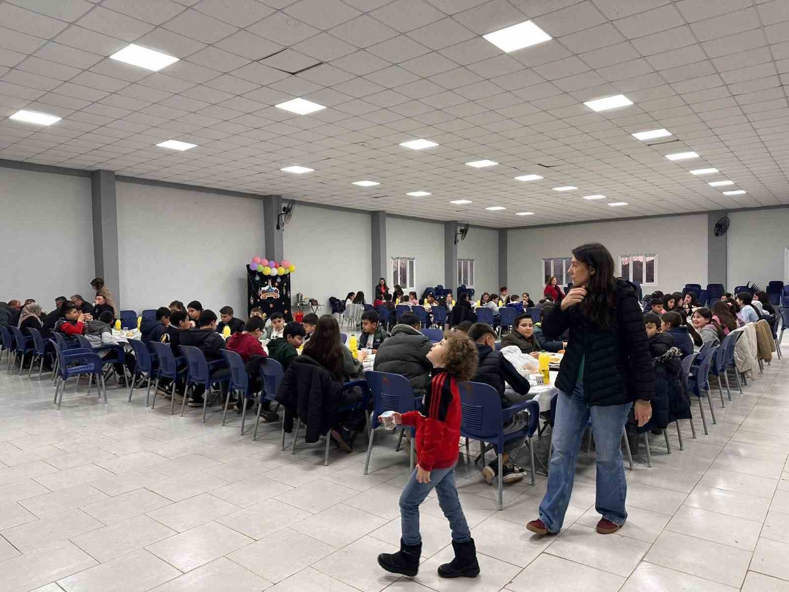 Tüm okul iftar sofrasında buluştu