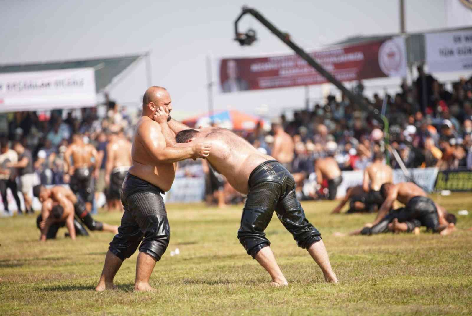 Turgutlu Belediyesi Yağlı Güreşleri’nde Kırkpınar havası