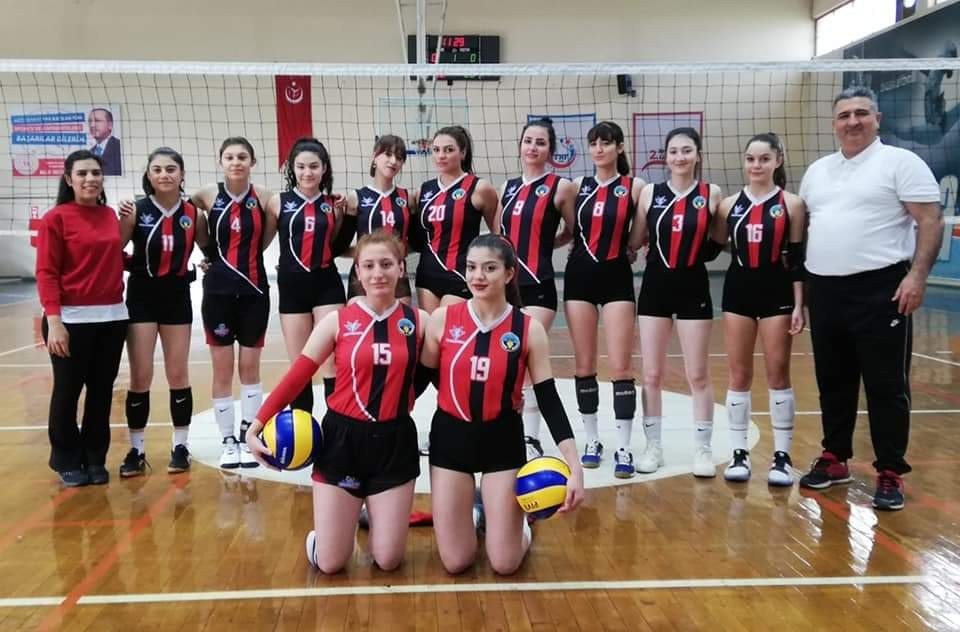 Turgutlu Belediyespor Genç Kızlar Voleybol takımı galibiyetle başladı