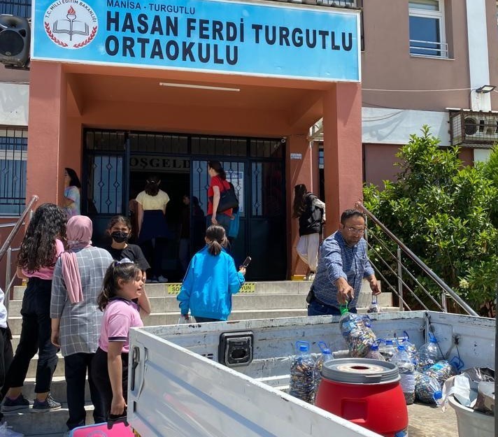 Turgutlu’da okullardan 600 kilogram atık pil toplandı