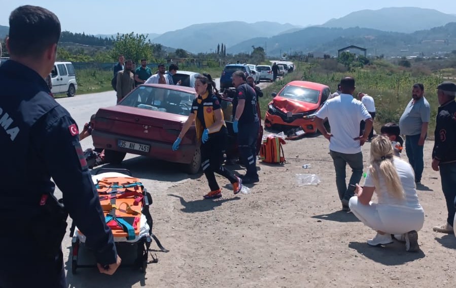 Turgutlu’da trafik kazası: 1’i çocuk 4 yaralı