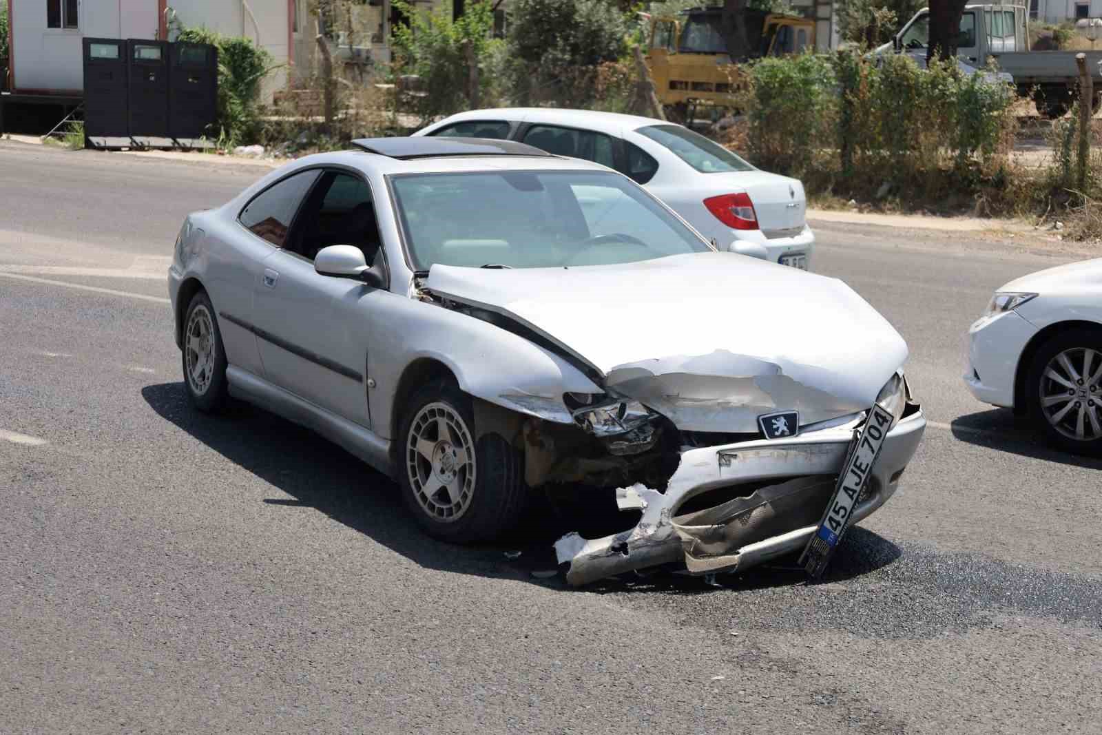 Turgutlu’da zincirleme kaza: 2 yaralı