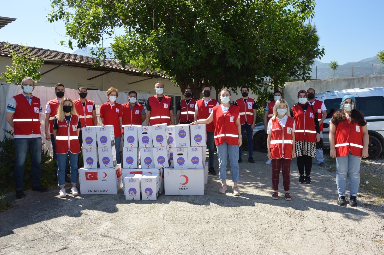 Türk Kızılay Yunusemre Şubesi 180 ailenin yüzünü güldürdü
