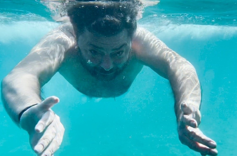 Türkiye’de kar Muğla’da bahar havasında deniz keyfi