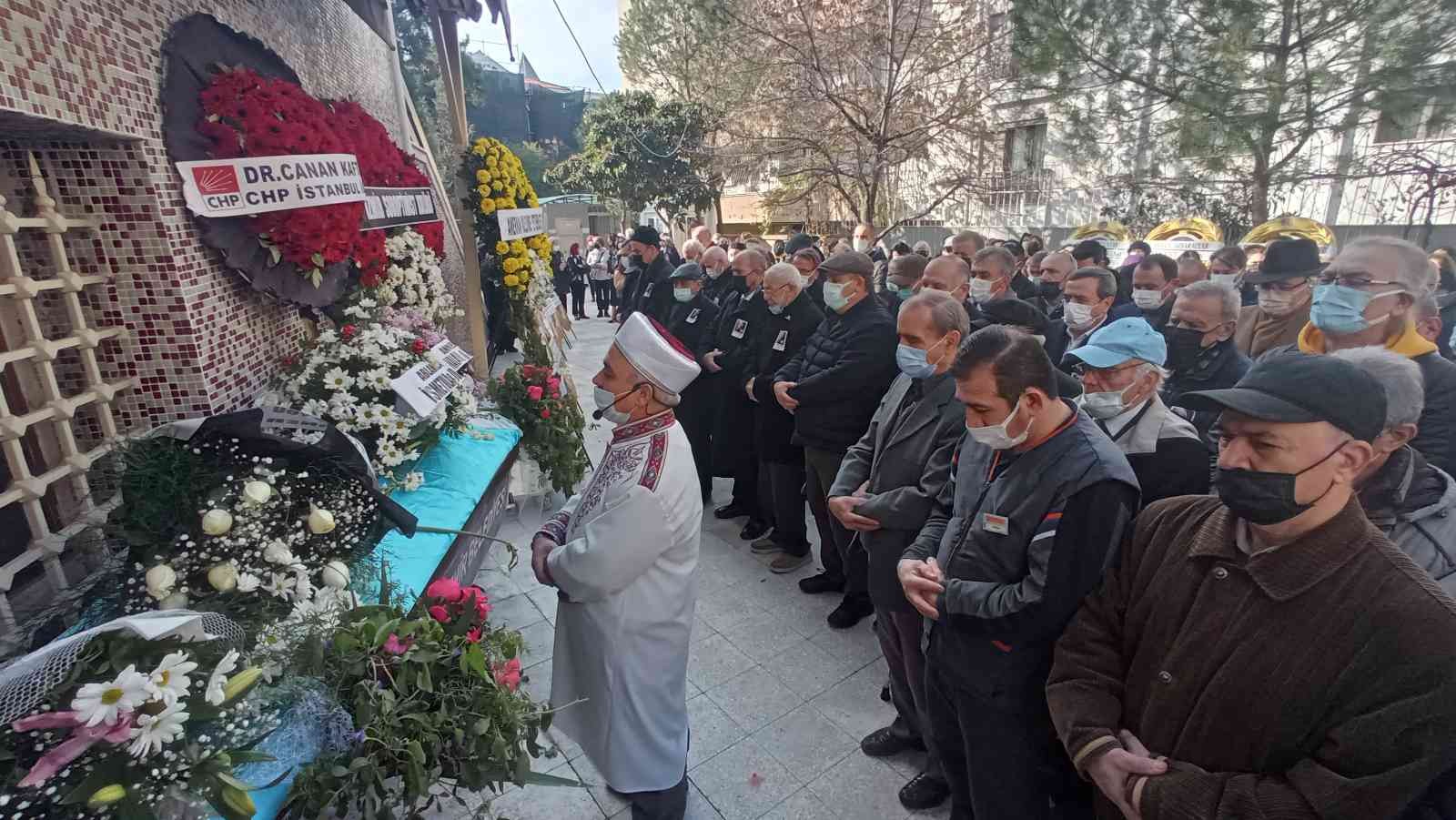 Türkiye’nin ilk kadın ortodontisti son yolculuğuna uğurlandı