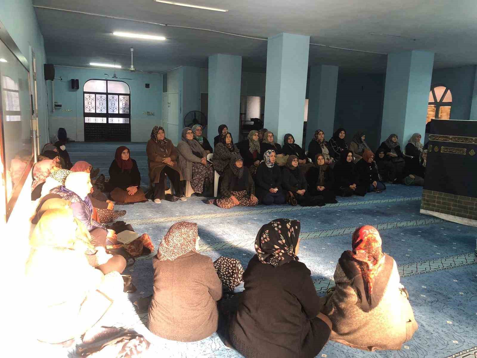 Ümreye gidecek vatandaşlara bilgilendirme semineri düzenlendi